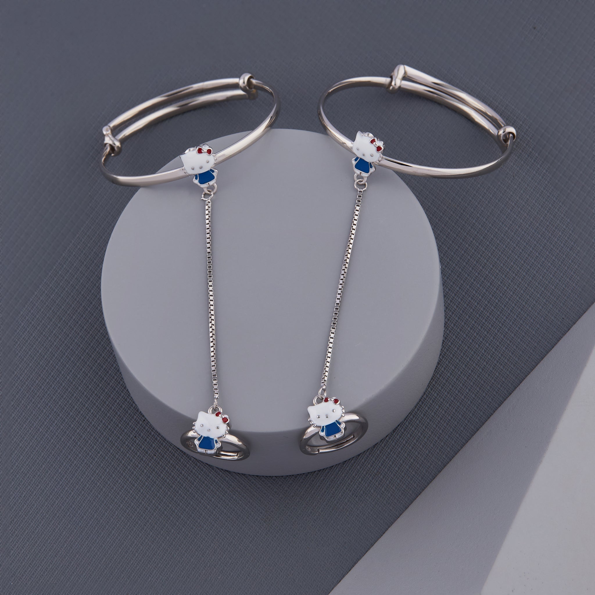 Hello Kitty Twin Chain Kids Wrist Pocha Set (2 Pieces)